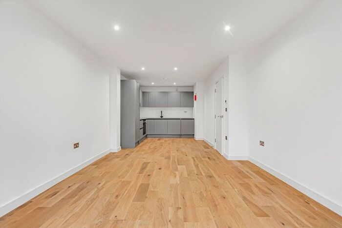 1 Bedroom Flat To Rent In Longley Road, Tooting, SW17