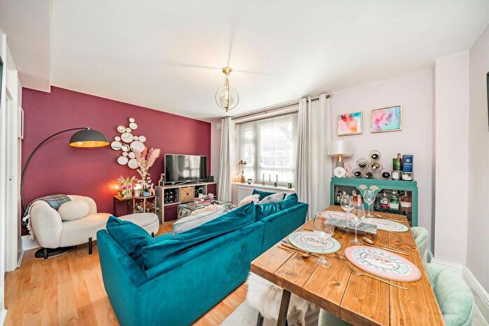 2 Bedroom Flat To Rent In Stockwell Road, Stockwell, SW9