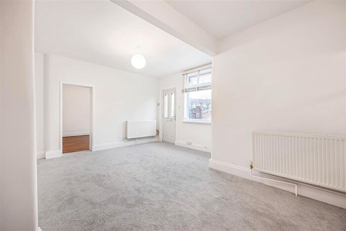 1 Bedroom Flat For Sale In Grovelands Road, Reading, RG30