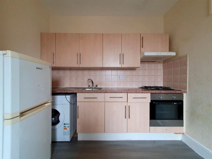 2 Bedroom Flat To Rent In High Road, London, N17