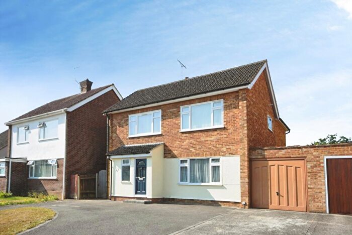 4 Bedroom Link Detached House For Sale In Longmead Avenue, Chelmsford, Essex, CM2