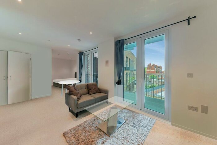 Apartment To Rent In Jacquard Point, The Silk District, E1