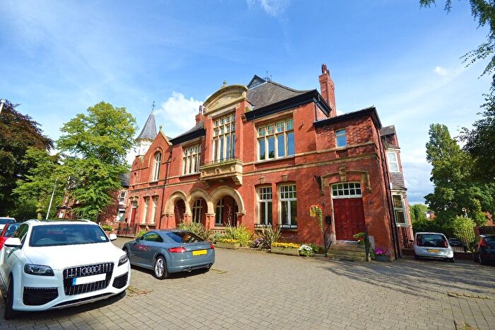 2 Bedroom Flat To Rent In Heaton Moor Road, Heaton Moor, Stockport, SK4