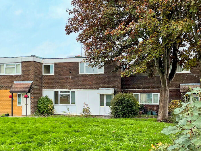 4 Bedroom Terraced House To Rent In Ballantyne Road, Farnborough, GU14