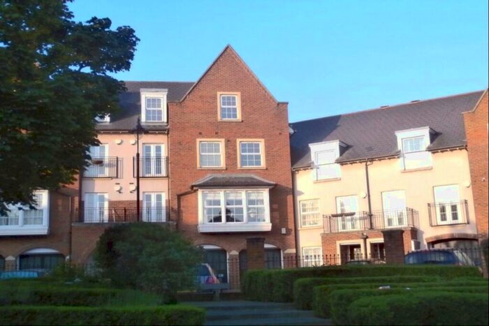 2 Bedroom Flat To Rent In Bere Close, Greenhithe, Kent, DA9