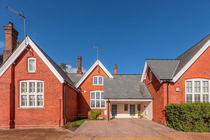 3 Bedroom Cottage For Sale In The Old School House, Wokingham, RG41