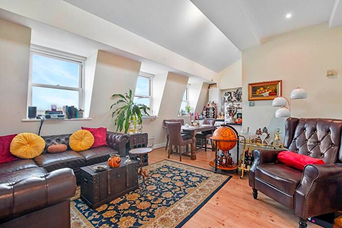 2 Bedroom Flat To Rent In Queen's Gate, London, SW7