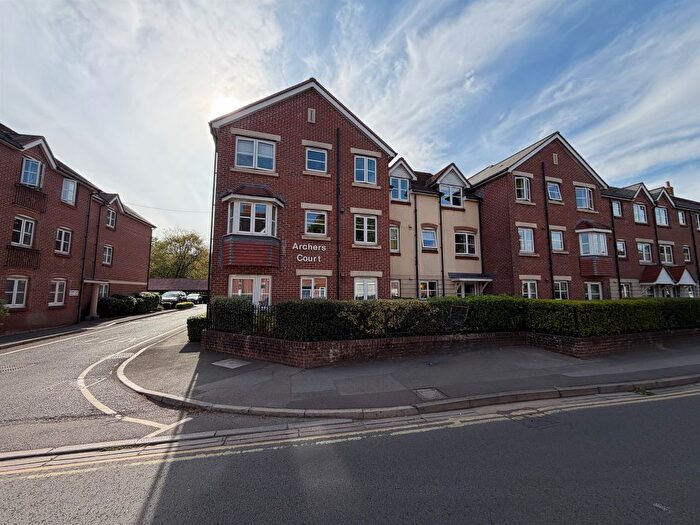 1 Bedroom Flat For Sale In Archers Court, Salisbury, SP1