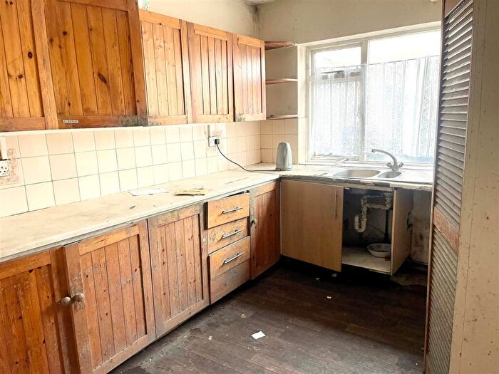 3 Bedroom Terraced House For Sale In Manchester Road, Swindon, SN1