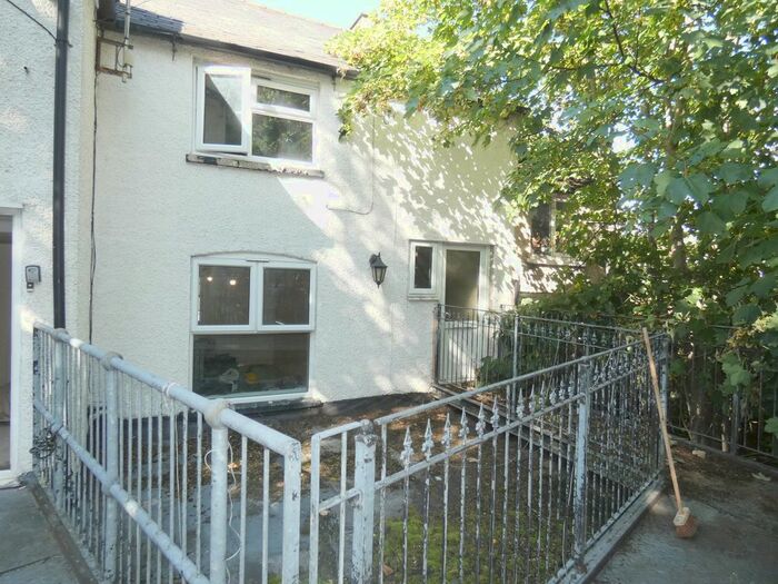 2 Bedroom Flat To Rent In High Street, Nantwich, CW12