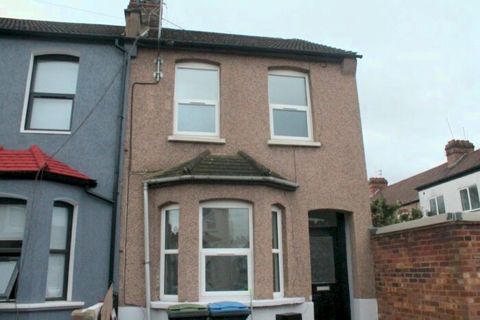 3 Bedroom End Of Terrace House To Rent In Cornwallis Grove, London, N9