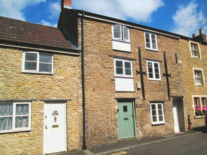 3 Bedroom Terraced House To Rent In Castle Street, Frome, BA11