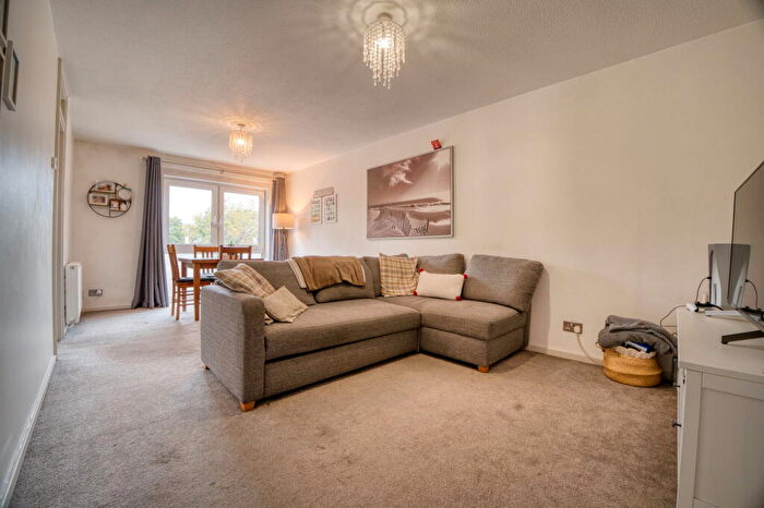 2 Bedroom Flat For Sale In Hayes Lane, Beckenham, BR3