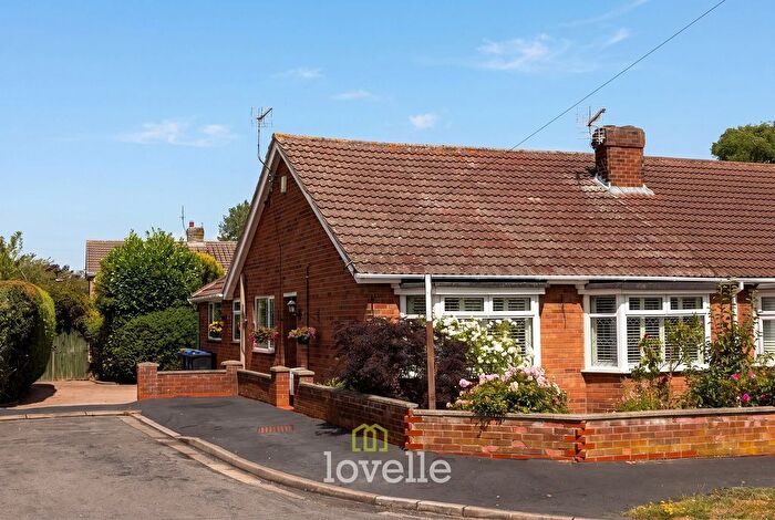 3 Bedroom Semi-detached Bungalow For Sale In Whitgift Close, Laceby, DN37