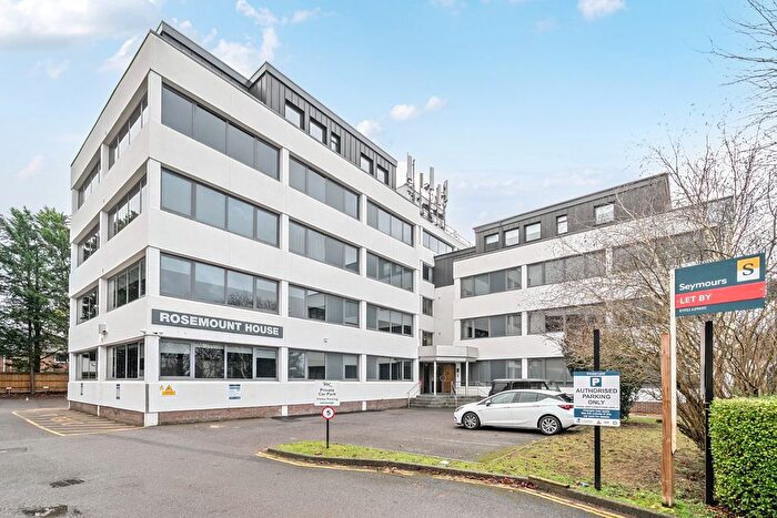 2 Bedroom Flat For Sale In West Byfleet, Surrey, KT14