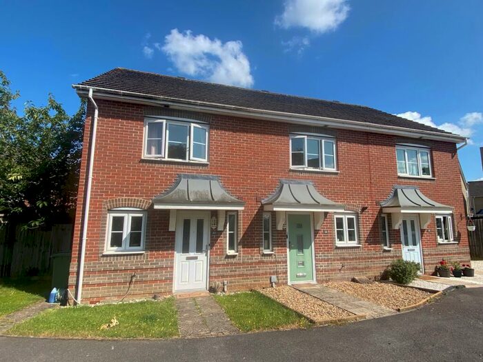 2 Bedroom End Of Terrace House To Rent In Wiltshire Crescent, Highfields, Basingstoke, RG22