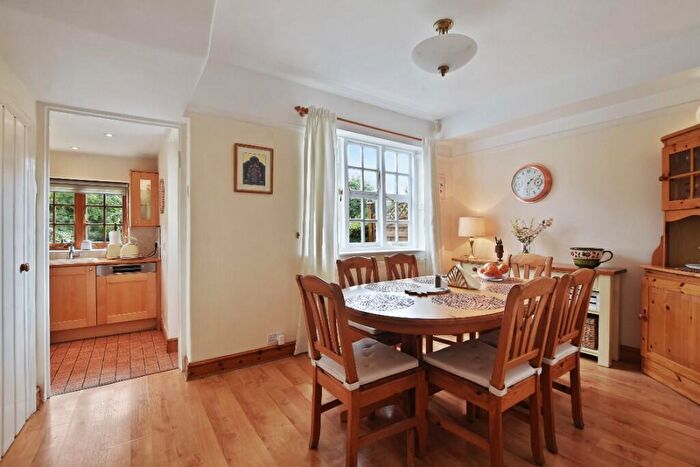 3 Bedroom Cottage For Sale In Asmuns Place, London, NW11