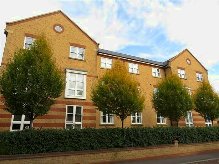 2 Bedroom Flat To Rent In Chapman Way, Haywards Heath, RH16