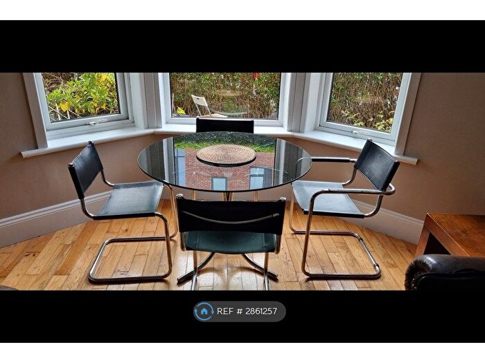 2 Bedroom Flat To Rent In White Street, Glasgow, G11