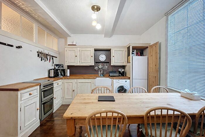 2 Bedroom Apartment To Rent In Abbey Hill, Kenilworth, CV8