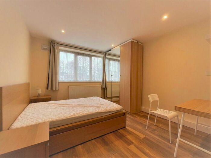 2 Bedroom Flat To Rent In Athena Court, Childs Hill, NW2