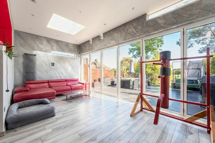 4 Bedroom Semi-detached House For Sale In Leigham Court Road, Streatham, London, SW16