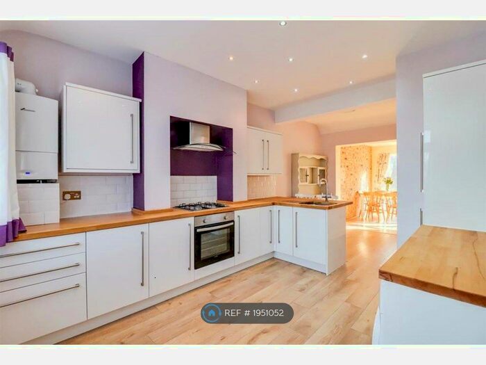 3 Bedroom Bungalow To Rent In Adalia Crescent, Leigh-On-Sea, SS9