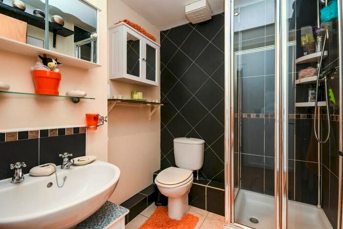 2 Bedroom Flat To Rent In Archdale Close, Chesterfield, S40