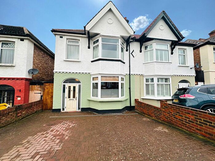 3 Bedroom Semi Detached House For Sale In Bellingham Road, London, SE6