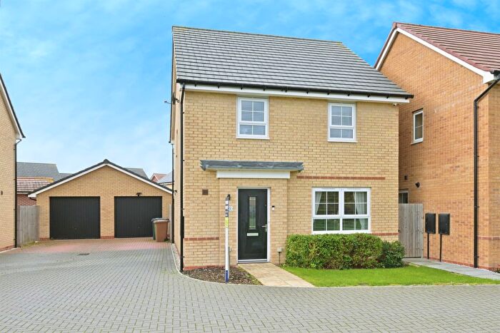 4 Bedroom Detached House For Sale In Lockwood Way, Hampton Water, Peterborough, PE7