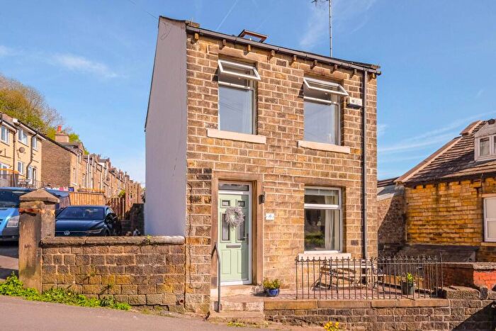 2 Bedroom Detached House For Sale In New North Road, Slaithwaite, HD7