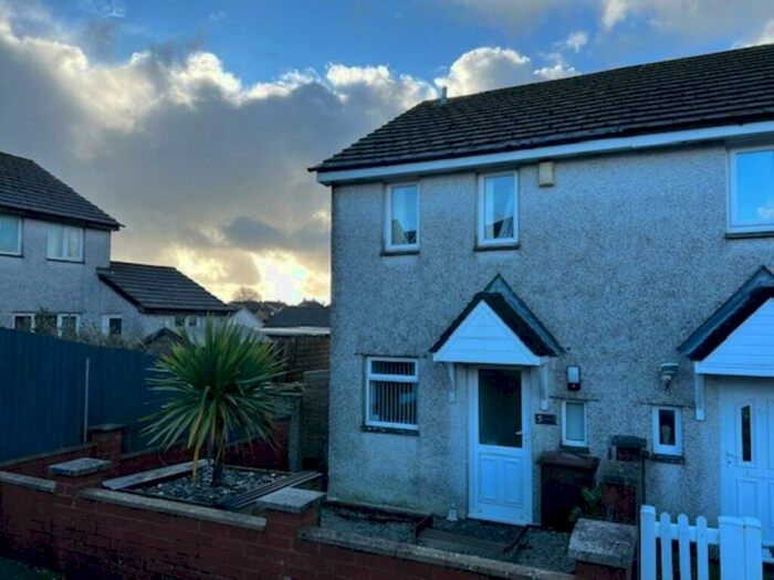 2 Bedroom End Of Terrace House To Rent In Maple Close, PL17