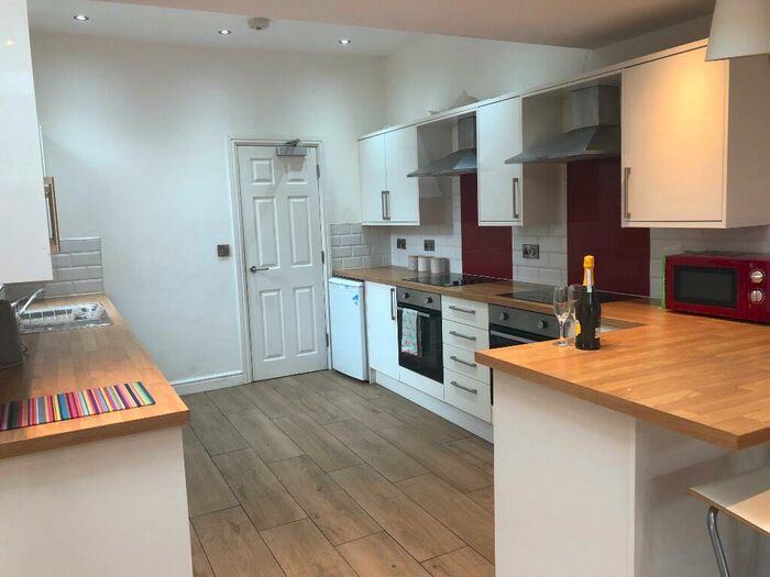 7 Bedroom Semi Detached House To Rent In Lenton Boulevard, Lenton, Nottingham, NG7