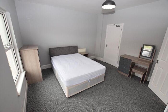 6 Bedroom Terraced House To Rent In Adams Avenue, Abington, Northampton, NN1