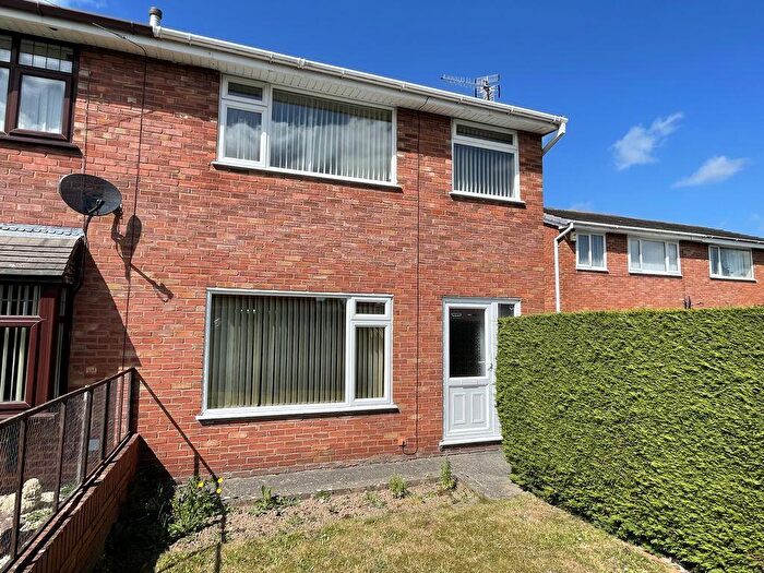 3 Bedroom Semi Detached House For Sale In Carlton Drive, Gwersyllt., LL11