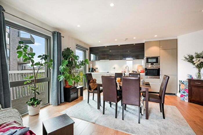2 Bedroom Apartment For Sale In Bywell Place, London, E16
