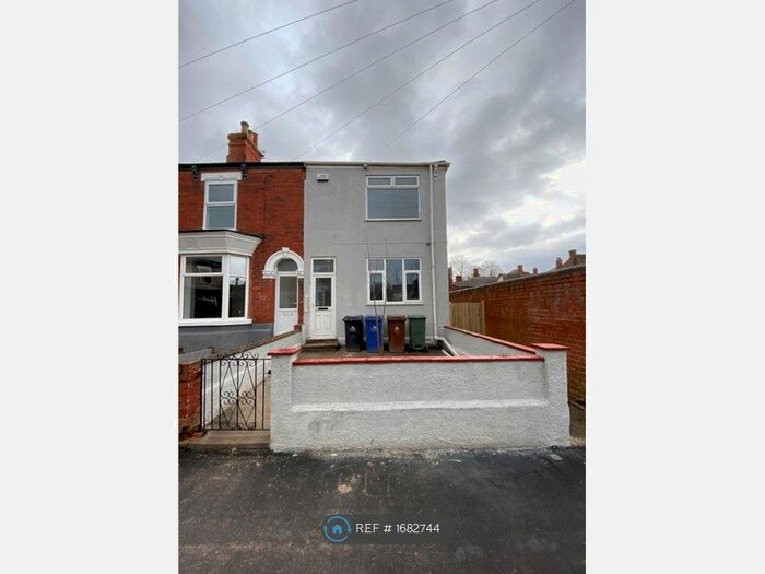 3 Bedroom Semi-Detached House To Rent In Hare Street, Grimsby, DN32