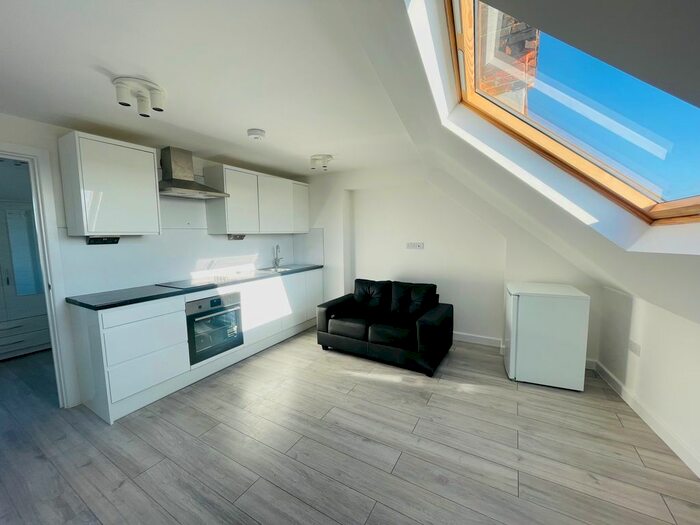 1 Bedroom Flat To Rent In Balham High Road, London, SW12