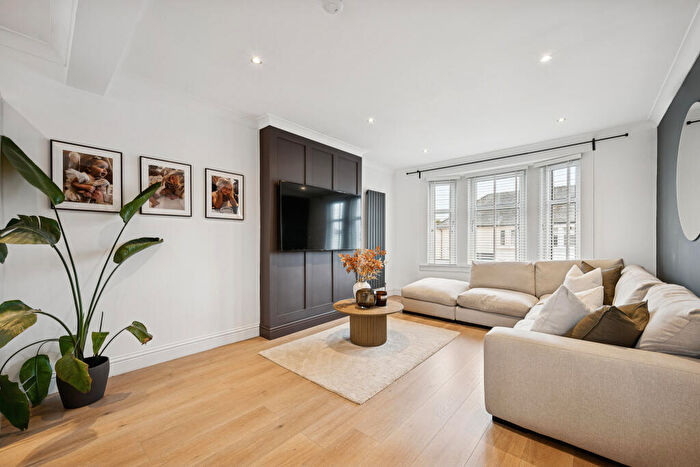 2 Bedroom Flat For Sale In Carlibar Avenue, Glasgow, G13