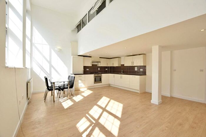 2 Bedroom Flat To Rent In Holbrook Road, Stratford, E15