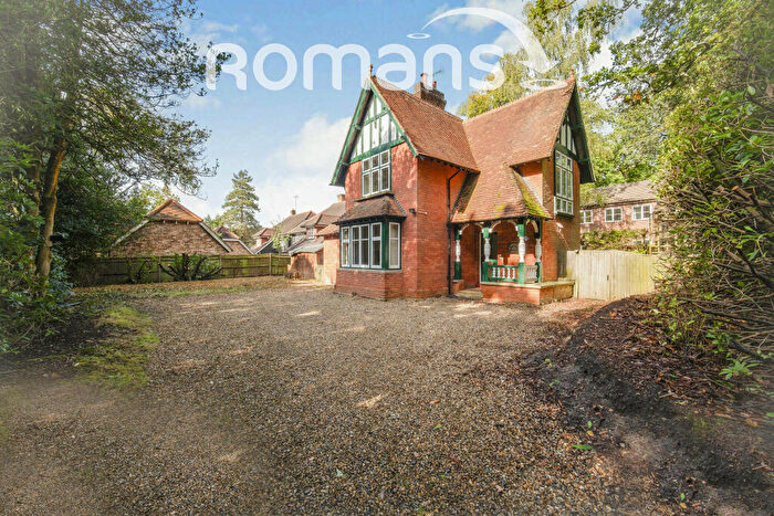 3 Bedroom Detached House To Rent In Nine Mile Ride, Wokingham, RG40