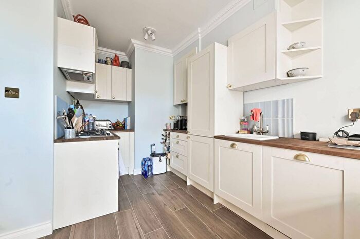 1 Bedroom Flat For Sale In Philbeach Gardens, Earls Court, London, SW5