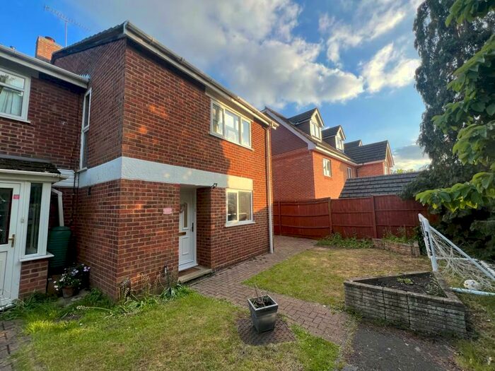3 Bedroom End Of Terrace House To Rent In Wokingham, Berkshire, RG41