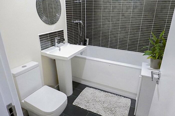 3 Bedroom End Of Terrace House For Sale In Barnsbridge Grove, Barnsley, S70