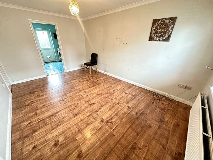 2 Bedroom Semi-Detached House To Rent In Wendover Close, Hayes, UB4