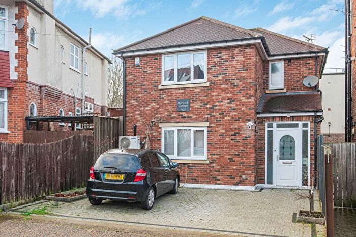 3 Bedroom Detached House For Sale In Passmore Gardens, London, N11