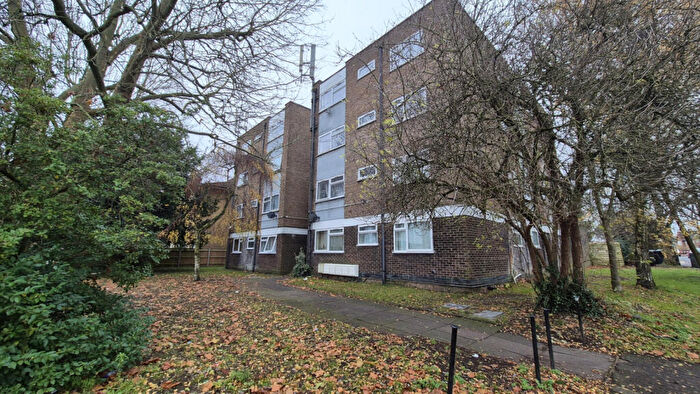 2 Bedroom Flat To Rent In High Road, Harrow Weald, HA3