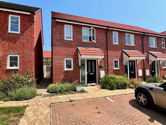 2 Bedroom End Of Terrace House For Sale In Linnet Grove, Didcot, OX11