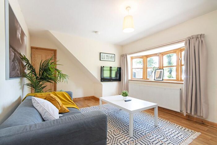 6 Bedroom Semi-Detached Bungalow To Rent In Middleton Boulevard, Nottingham, NG8