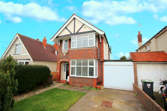 4 Bedroom Link Detached House To Rent In St Andrews Road, Tarring, Worthing, West Sussex, BN13